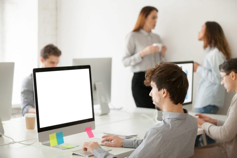 Controle de ponto: estagiário pode fazer hora extra?