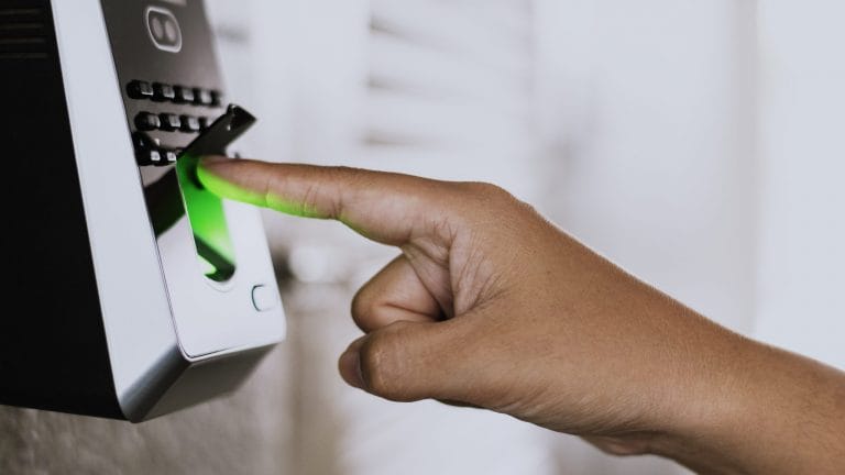 Qual o controle de acesso ideal para residências?