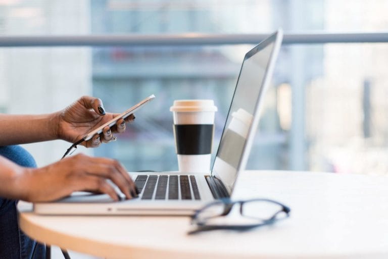 Saiba como funciona o registro de ponto por aplicativo