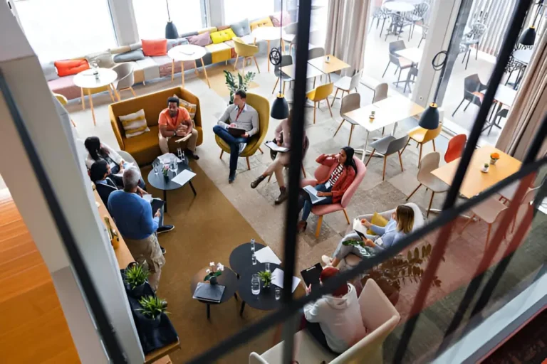 relógio ponto em startups