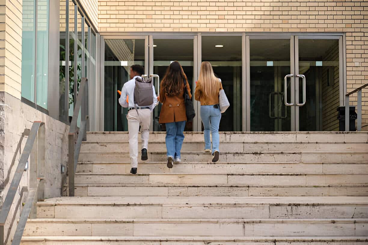 Controle de acesso escolar: como garantir segurança e praticidade no ambiente educacional? Controle de acesso escolar: como garantir segurança e praticidade no ambiente educacional?
